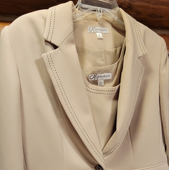 "Dressbarn" Beige blazer & tank top set with black stitching. - Picture 2 of 8